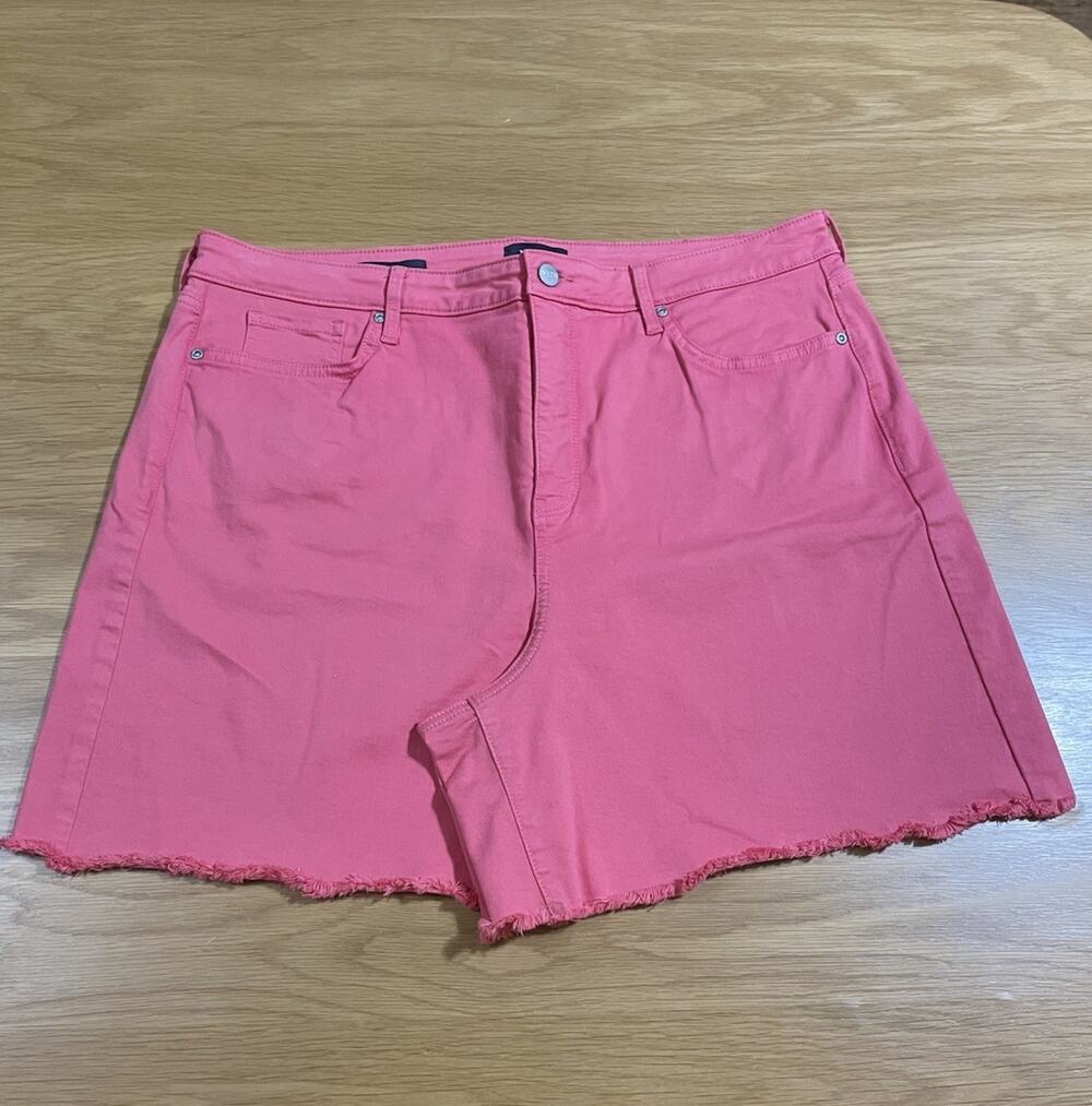 NYDJ Relaxed Shorts Spiced Coral Lift Tuck Technology Frayed Hem Womens Sz 16